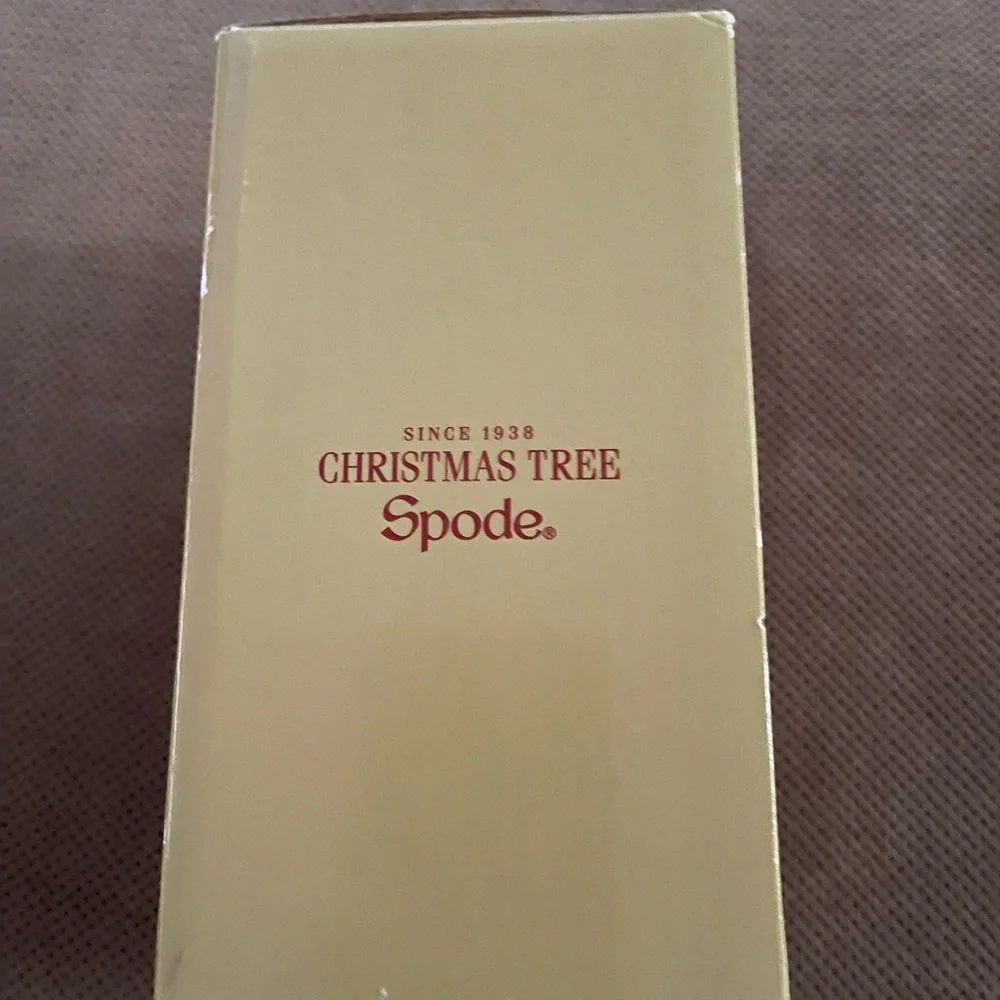 Spode Christmas Tree Travel Mug with Lid - Picture 4 of 12